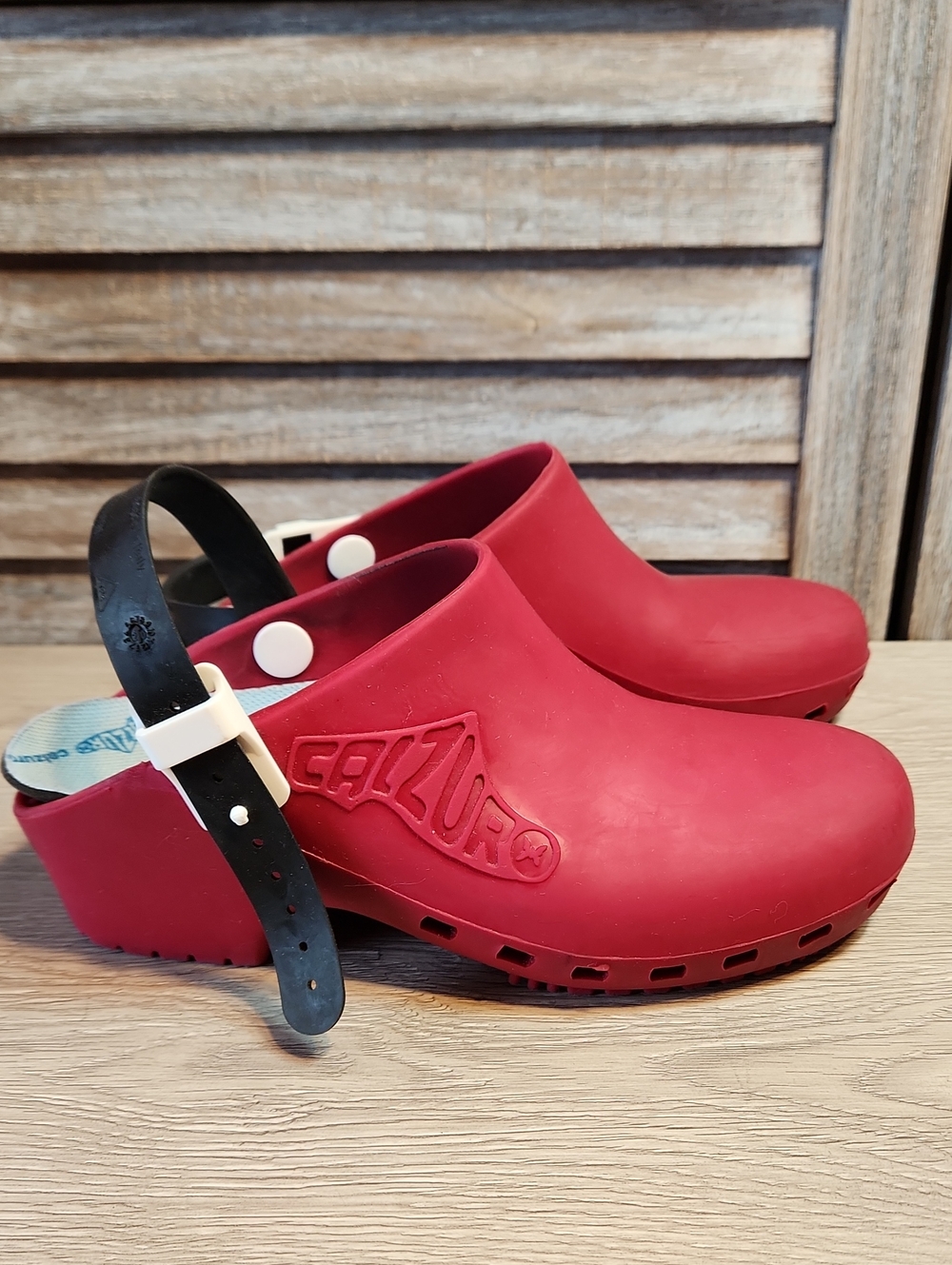 Calzuro Classic Red Slip-On Rubber Clogs US 5.5 Slip Resistant Mules